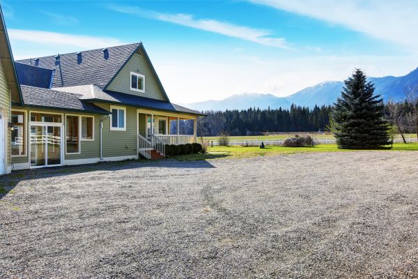 Driveway Gravel Leveling in Willoughby